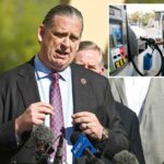 Sonhar. Tony Strickland falando em uma entrevista coletiva com microfones à sua frente e outros homens atrás dele.