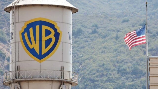 Democratas do Senado imploram ao presidente da FCC que conduza Democratas do Senado imploram ao presidente da FCC que conduza uma revisão 'rigorosa' da fusão Paramount-Warner Bros. Investimento estrangeiro: acordo 'aumenta alarmes de segurança nacional'
