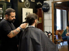 Dentro de uma barbearia em Beirute moldada pela guerra e pela crise Dentro de uma barbearia em Beirute moldada pela guerra e pela crise