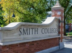 Departamento de Educação abre investigação sobre Smith College por admitir mulheres trans Yahoo news home
