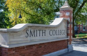 Departamento de Educação abre investigação sobre Smith College por admitir mulheres trans Yahoo news home