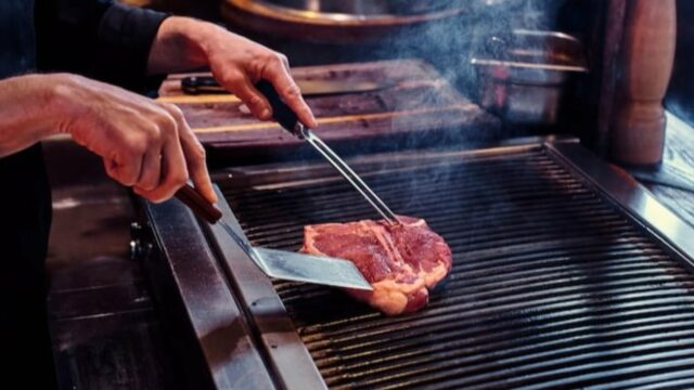 Deretan Alat Dapur yang Paling Dibutuhkan Buat Masak Daging Kurban, Udah Ada di Rumah Belum?
