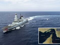 Destruidor da Marinha Real Britânica junta-se à missão de ‘liberdade de navegação’ no Estreito de Ormuz para desbloquear o transporte comercial Navio de guerra HMS Dragon realizando manobras evasivas no mar.