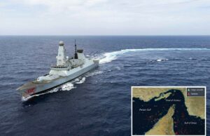 Destruidor da Marinha Real Britânica junta-se à missão de ‘liberdade de navegação’ no Estreito de Ormuz para desbloquear o transporte comercial Navio de guerra HMS Dragon realizando manobras evasivas no mar.