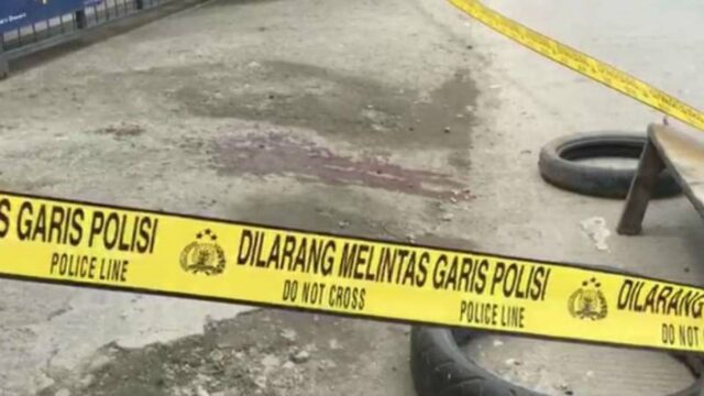 Detik-detik 3 Pemotor Terbang usai Hantam Tiang Buntut Dikejar Kelompok Bersenjata di Tambora
