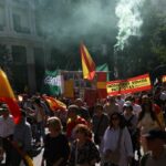 Dezenas de milhares de pessoas marcham em Madrid para exigir a demissão do primeiro-ministro