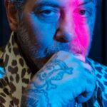 Distorção social é o trabalho que Mike Ness não pode abandonar