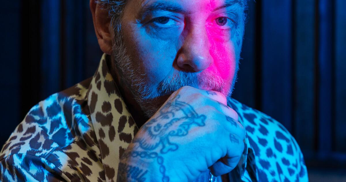 Distorção social é o trabalho que Mike Ness não pode abandonar