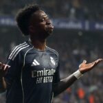 Dois gols de Vinicius mantêm vivas as fracas esperanças do Real Madrid na La Liga