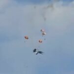 Uma foto do vídeo mostra uma nuvem de fumaça subindo acima da planície perto da Base Aérea de Mountain Home.