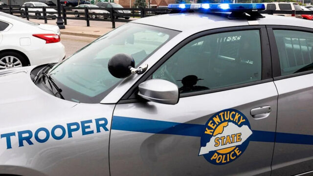 Veículo cruzador da Polícia Estadual de Kentucky estacionado