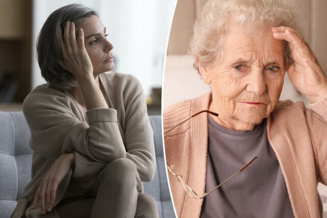 Dois sinais sutis de Alzheimer podem aparecer já aos 45 Uma senhora idosa de cabelos grisalhos, vestida com um cardigã cor de pêssego e uma camisa cinza, está sentada em uma cama com a mão na cabeça e os óculos na outra, parecendo angustiada.