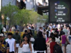 Dollar Stablecoins: solução de curto prazo para os desafios de longo prazo da América Latina An electronic board displays the exchange rates of the U.S. dollar, the euro and the Brazilian real on the Florida pedestrian street in downtown Buenos Aires, Argentina, on February 6, 2026.