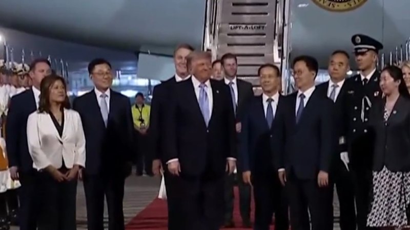 Donald Trump chega à China para cimeira histórica