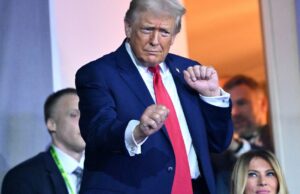 Donald Trump diz que Melania ‘odeia’ quando ele dança ‘Hino Nacional Gay’, ‘YMCA’ do Village People: ‘Não é presidencial’ Donald Trump diz que Melania 'odeia' quando ele dança 'Hino Nacional Gay', 'YMCA' do Village People: 'Não é presidencial'