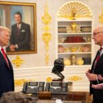 O primeiro-ministro John Swinney e Lord Mandelson encontram-se com o presidente Donald Trump no Salão Oval da Casa Branca enquanto tentam negociar as tarifas do uísque dos EUA