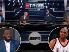Draymond Green criticou o discurso ‘horrível e estranho’ de Charles Barkley em ‘Inside the NBA’ Draymond Green falando em um evento, vestindo um terno azul e uma camisa branca com microfone acoplado.