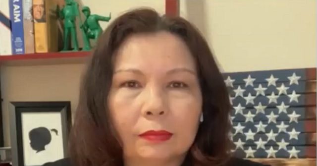 Duckworth: Trump deveria “parar de se preocupar com a China Duckworth: Trump deveria “parar de se preocupar com a China e o Irã”