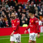 Dupla brasileira Casemiro e Matheus Cunha recebe prêmios do Man Utd de abril