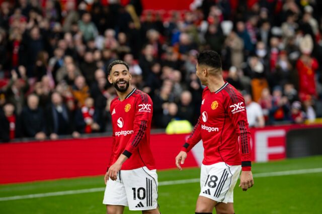 Dupla brasileira Casemiro e Matheus Cunha recebe prêmios do Man Utd de abril
