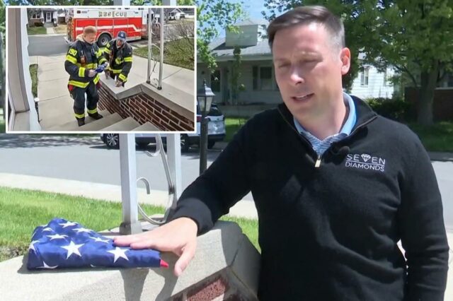 Dupla de bombeiros de Indiana devolve bandeira americana perdida à casa de estranho: ‘Não faz mal ajudar um vizinho’
