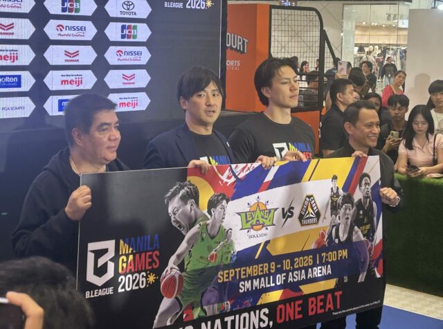 Dwight Ramos espera que os jogos da B.League Manila do O Comissário da PBA Willie Marcial, o Diretor Executivo da B.League Nao Okamoto, Dwight Ramos e Ryan Gregorio da SBP durante o início da Japan B.League Week em Manila