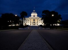 E o redistritamento refazer? O que saber sobre as eleições primárias do Alabama Kay Ivey