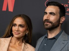 ESCUTE: Upfronts 2026: O que aprendemos com as maiores plataformas de TV; Elaborando a música de ‘Heated Rivalry’ Jennifer Lopez and Brett Goldstein at the Netflix 2026 Upfront Red Carpet held at Sunset Pier 94 Studios on May 13, 2026 in New York, New York. (Photo by Stephanie Augello/Variety via Getty Images)