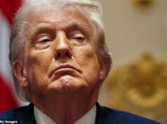 EUA atacam instalações militares no Irã enquanto Trump critica o plano de paz de Teerã como “fabricação total” Os militares dos EUA realizaram novos ataques durante a noite no Irã, visando um local militar que “as autoridades acreditavam representar uma ameaça às forças americanas e ao tráfego marítimo comercial no Estreito de Ormuz”.