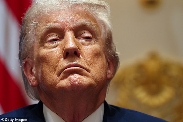 EUA atacam instalações militares no Irã enquanto Trump critica o plano de paz de Teerã como “fabricação total”