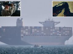 EUA dizem que dois navios mercantes americanos passam pelo Estreito de Ormuz EUA dizem que dois navios mercantes americanos passam pelo Estreito de Ormuz
