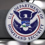 EUA dizem que portadores de vistos temporários devem sair para solicitar Green Cards