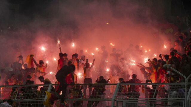 East Bengal torna-se detentor dos títulos de primeira linha masculinos East Bengal torna-se detentor dos títulos de primeira linha masculinos e femininos com as coroas ISL e IWL
