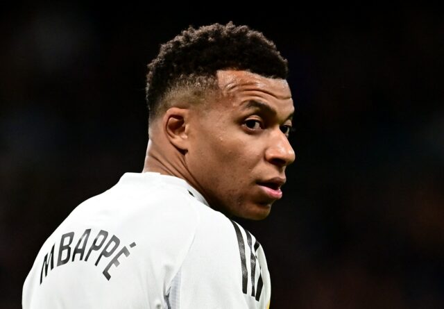 El Clasico: Kylian Mbappe não está na convocação do Real Madrid para enfrentar o Barcelona
