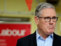 Eleitores britânicos viram à direita em direção a Farage – mas Starmer se recusa a ir David Crowe