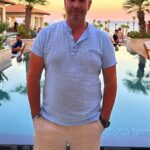 David Eggert processou o seu operador turístico depois de alegar que os seus filhos foram deixados deitados no cimento porque cada uma das 400 espreguiçadeiras do seu hotel grego tinha sido reservadas com toalhas.