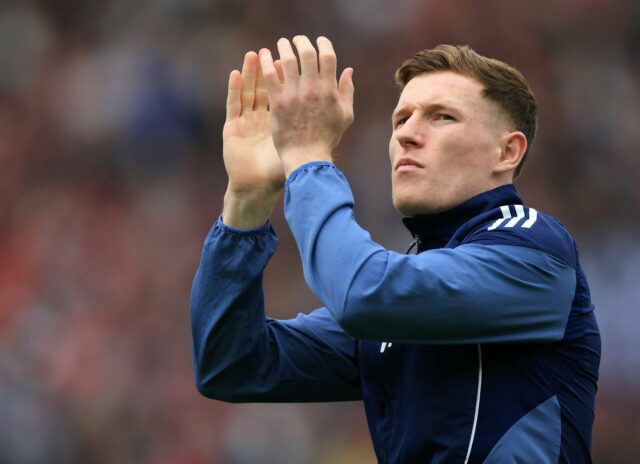Elliot Anderson admite que costumava usar camisas de Wayne Rooney Elliot Anderson admite que costumava usar camisas de Wayne Rooney quando criança em meio a ligações com o Man Utd