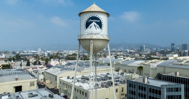 Ellison, da Paramount, ressalta sua promessa de fazer 30 filmes por ano quando sua empresa comprar a Warner Bros.
