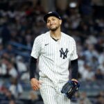 O arremessador do New York Yankees, Elmer Rodríguez, reage no monte na quinta entrada no Yankee Stadium no Bronx, Nova York, EUA, terça-feira, 5 de maio de 2026.