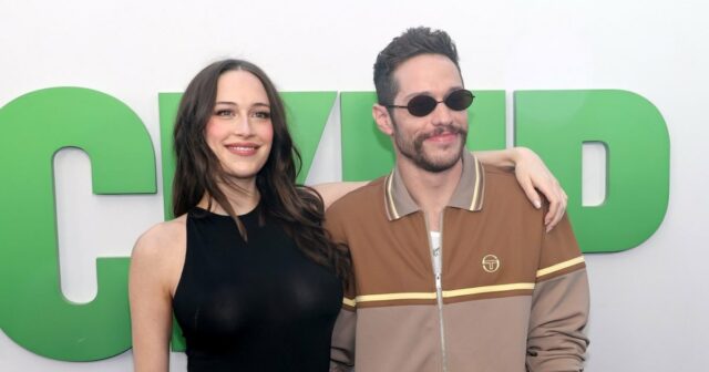 GettyImages-2215338031 Pete Davidsons Ex Elsie Hewitt procura babá após separação