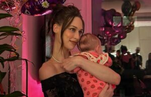 Elsie Hewitt, namorada de Pete Davidson, marca seu primeiro dia das mães em meio a problemas românticos RECURSO Pete Davidson e Elsie Hewitt estão descobrindo seu futuro depois do bebê