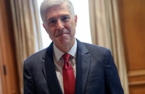 Em meio a vazamentos, o juiz Gorsuch diz que a Suprema Corte dos EUA precisa de espaço para ‘conversas francas’ Yahoo news home