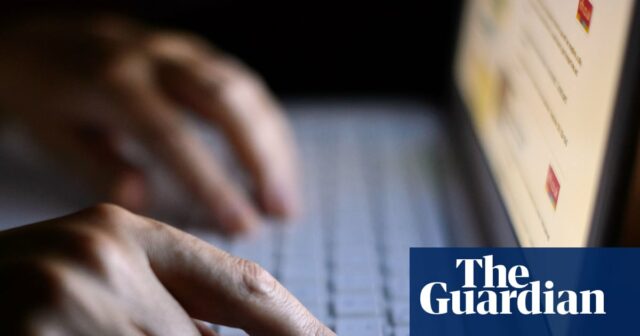 Empresas de tecnologia enfrentam regras mais rígidas no Reino Unido Empresas de tecnologia enfrentam regras mais rígidas no Reino Unido sobre abuso de imagem íntima