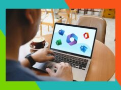 Encontramos um acordo do Microsoft Office que pode simplificar sua carga de trabalho, agora por US$ 130 vitalícios (MSRP US$ 250) Laptop exibindo uma planilha com dados financeiros e gráficos, com uma xícara de café ao lado.