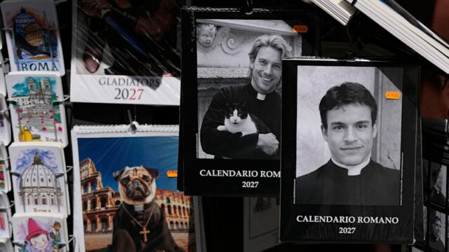 Hoje comissário de bordo de 39 anos, Giovanni Galizia tinha apenas 17 anos quando amigos em comum o colocaram em contato com o fotógrafo do calendário.