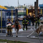 Equipes de bombeiros estavam combatendo um incêndio dentro de uma estrutura metálica de 150 pés quadrados que prendeu pelo menos dois trabalhadores presos quando a explosão ocorreu na tarde de sexta-feira.