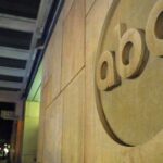 Enquanto Kimmel zomba de Trump, as licenças das estações de TV da ABC estão sob revisão – eis o que isso significa