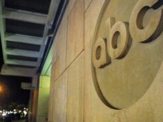 Enquanto Kimmel zomba de Trump, as licenças das estações de TV da ABC estão sob revisão – eis o que isso significa Enquanto Kimmel zomba de Trump, as licenças das estações de TV da ABC estão sob revisão – eis o que isso significa