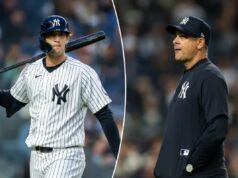 Enviar Spencer Jones de volta aos menores ‘decisão realmente difícil’ para os Yankees, Aaron Boone Spencer Jones, do New York Yankees, em campo com um taco por cima do ombro.