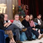 Escritores de dramas de TV detalham as dificuldades de encerrar um programa de sucesso, quanto planejar com antecedência e se tornarem 'negociantes de emoções' para o público